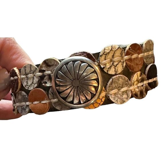 Leather cuff with silver concho snap closure - Picture 6 of 8